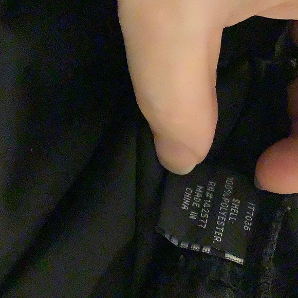 ✨Black Crocheted Sleeveless Boho Cropped Tank w/ Sewn In Tank (Junior)✨ - Picture 6 of 8